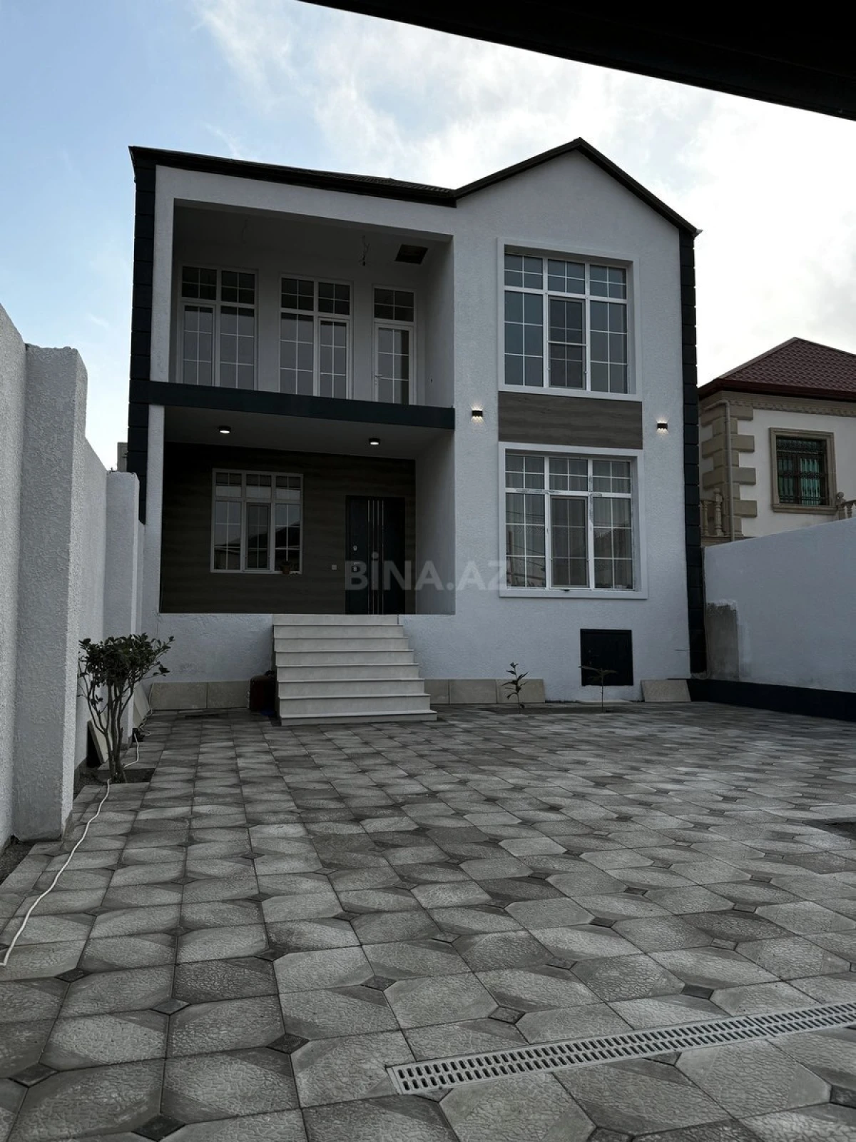 Satılır 6 otaqlı həyət evi 230 m²