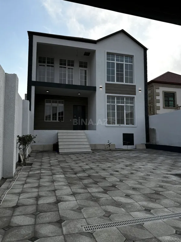 Satılır 6 otaqlı həyət evi 230 m²