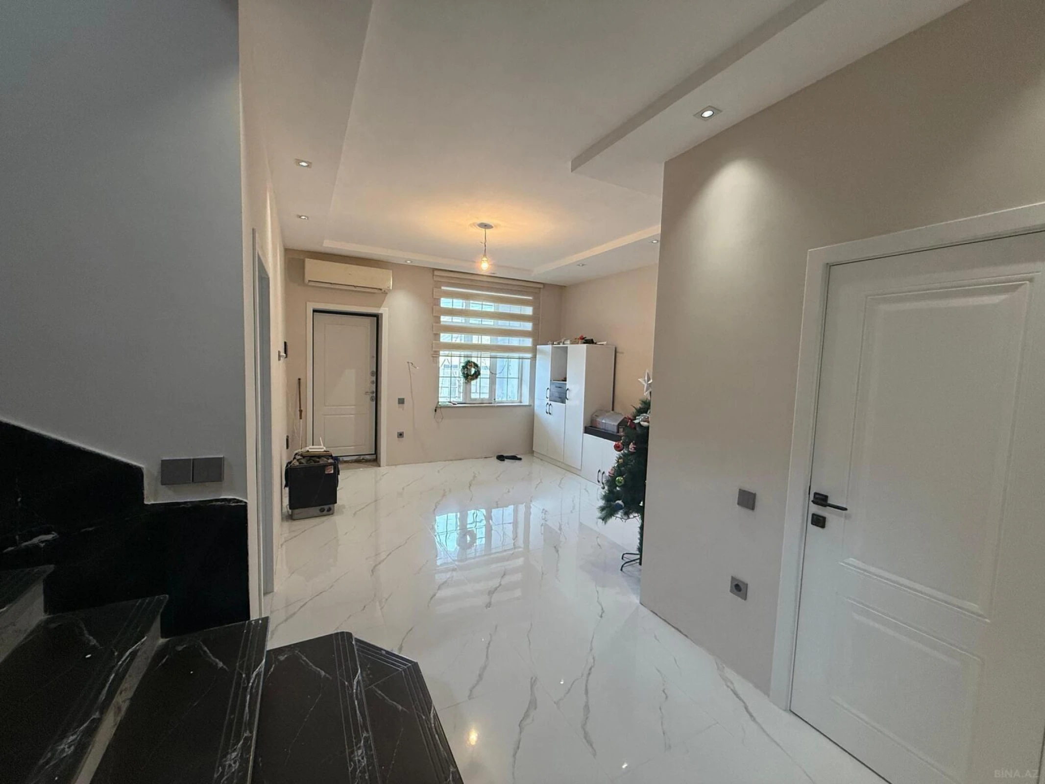 Satılır 6 otaqlı həyət evi 230 m²