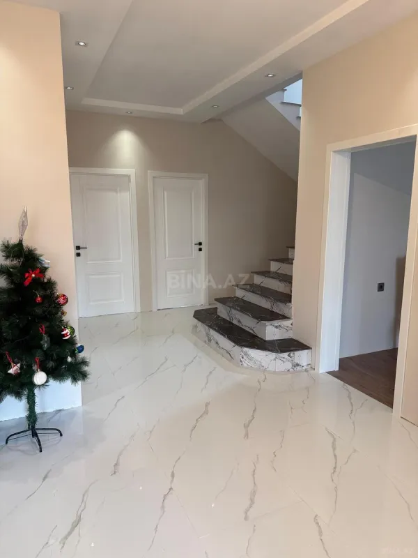 Satılır 6 otaqlı həyət evi 230 m²