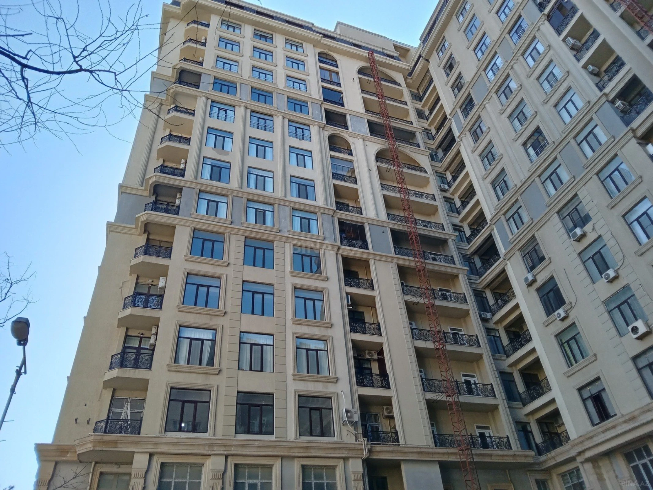 Satılır 3 otaqlı mənzil 134.8 m²