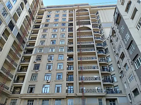 Satılır 3 otaqlı mənzil 134.8 m²