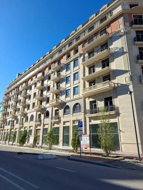 Satılır 3 otaqlı mənzil 122 m²