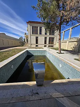 Satılır 6 otaqlı həyət evi 300 m²