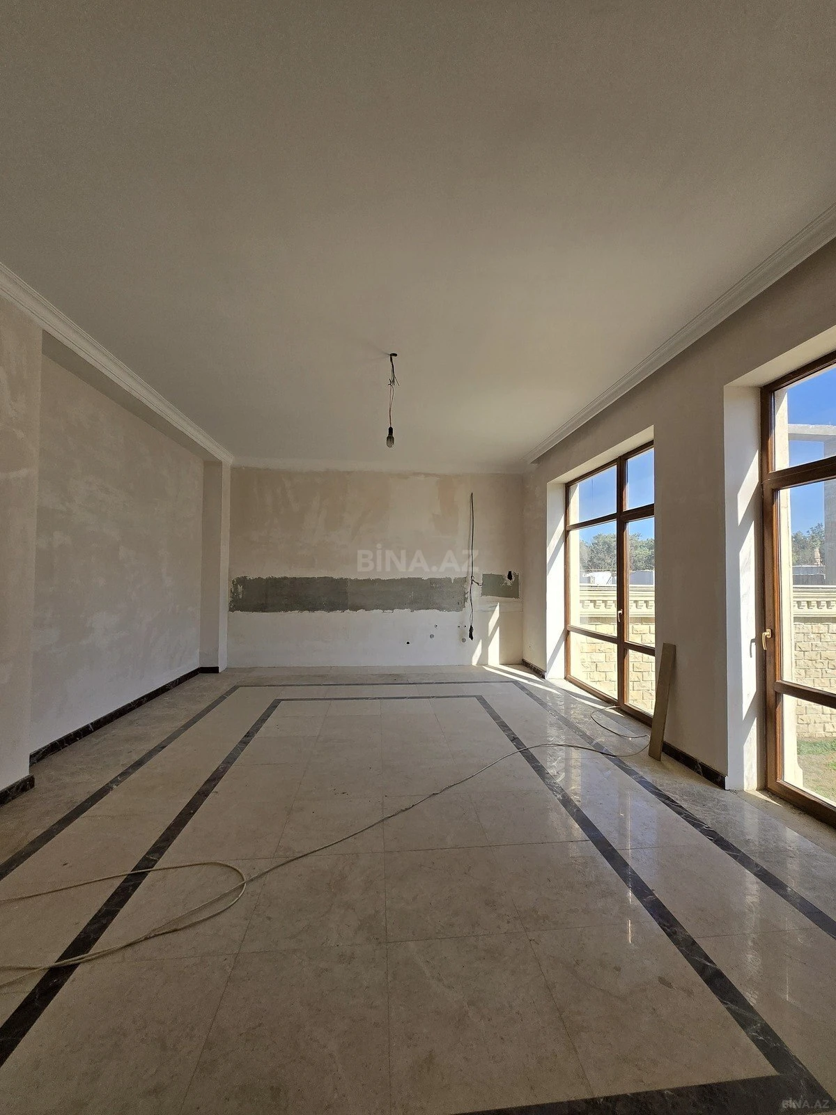 Satılır 6 otaqlı həyət evi 300 m²