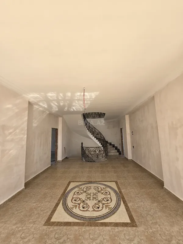 Satılır 6 otaqlı həyət evi 300 m²