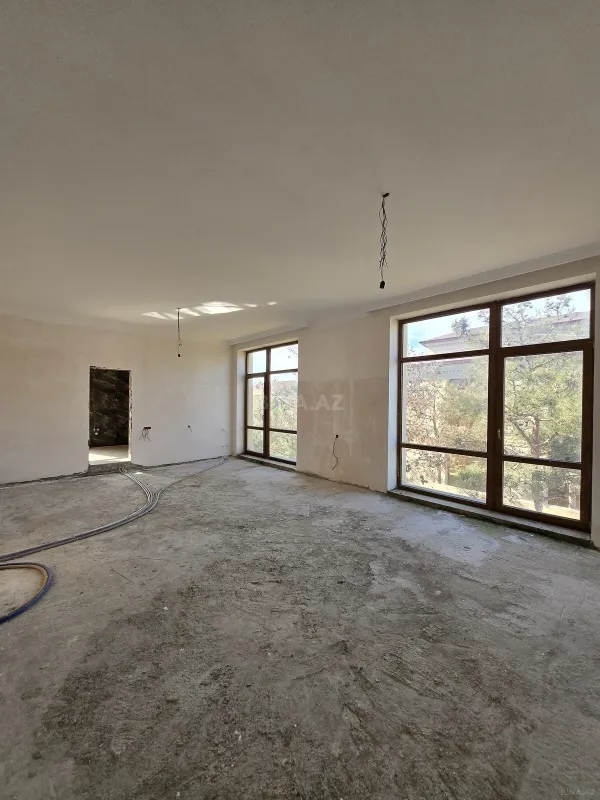Satılır 6 otaqlı həyət evi 300 m²