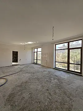 Satılır 6 otaqlı həyət evi 300 m²