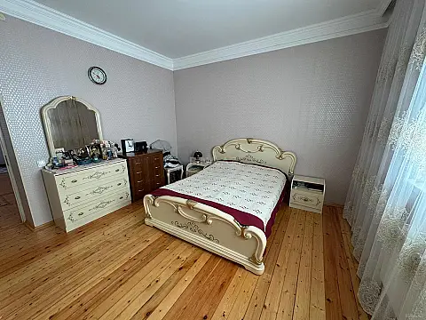 Satılır 4 otaqlı həyət evi 191 m²