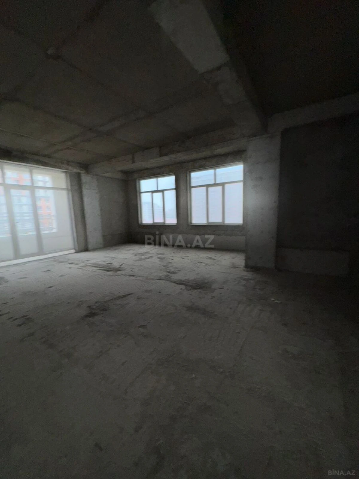 Satılır 4 otaqlı mənzil 160 m²