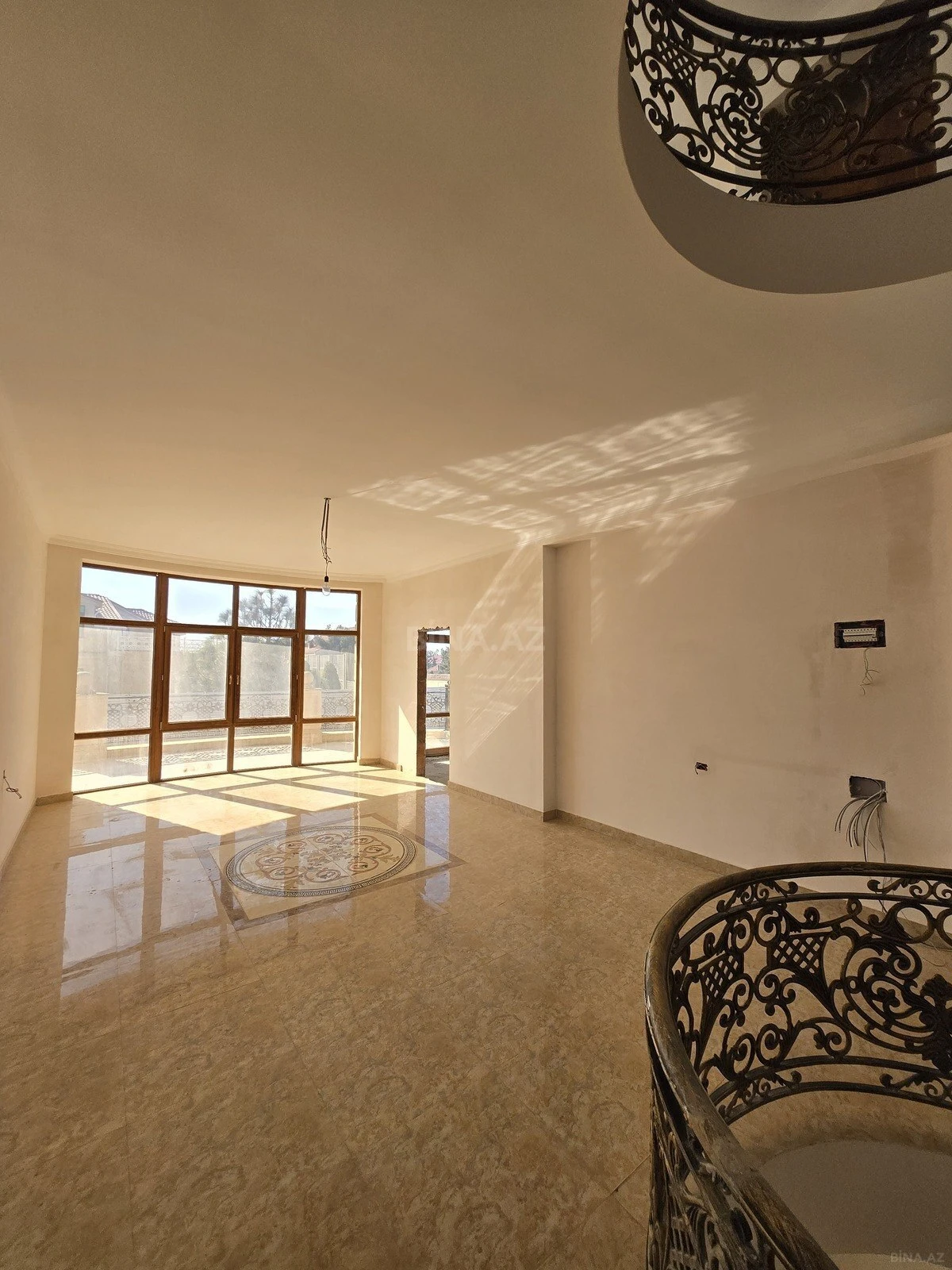 Satılır 6 otaqlı həyət evi 300 m²