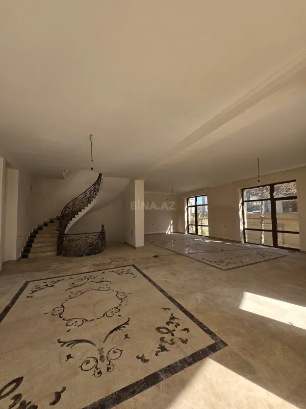 Satılır 6 otaqlı həyət evi 300 m²