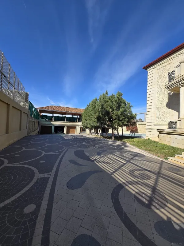 Satılır 6 otaqlı həyət evi 300 m²