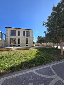 Satılır 6 otaqlı həyət evi 300 m²