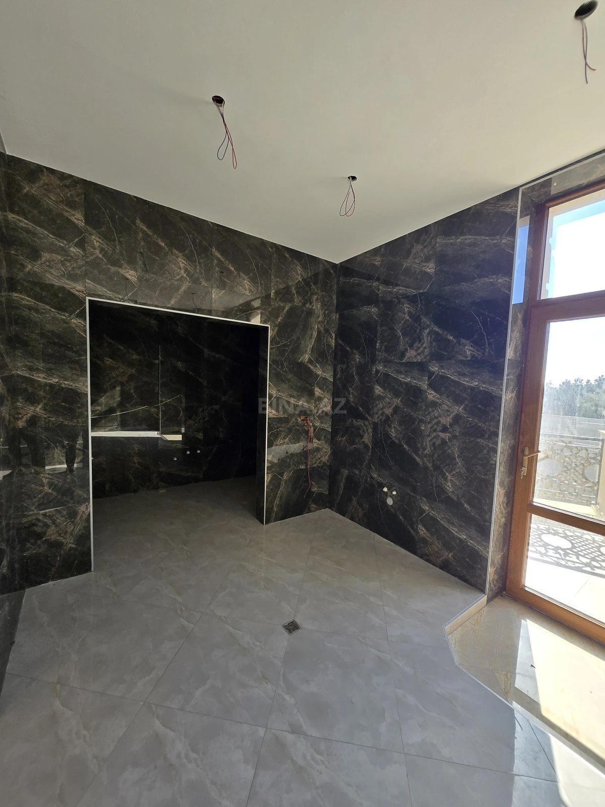 Satılır 6 otaqlı həyət evi 300 m²