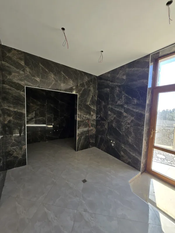 Satılır 6 otaqlı həyət evi 300 m²