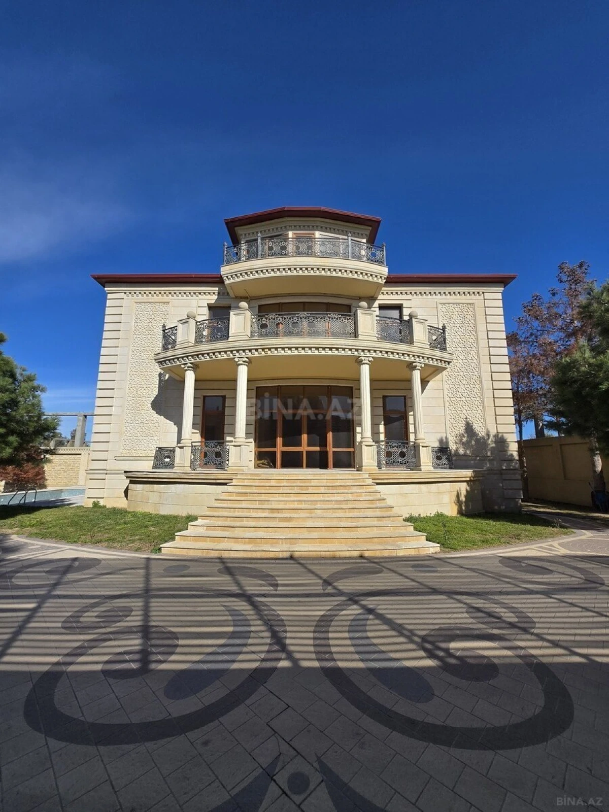 Satılır 6 otaqlı həyət evi 300 m²