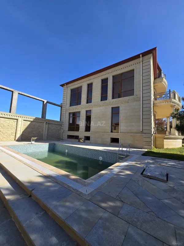 Satılır 6 otaqlı həyət evi 300 m²