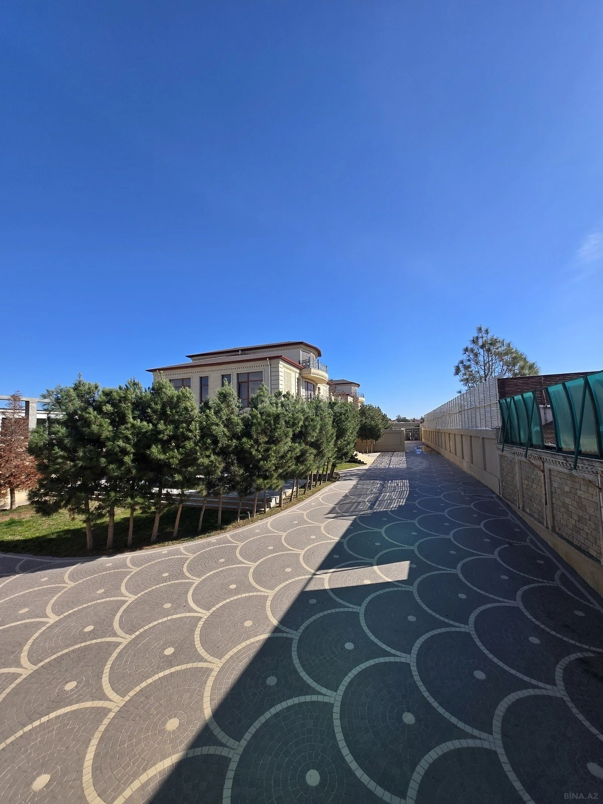 Satılır 6 otaqlı həyət evi 300 m²