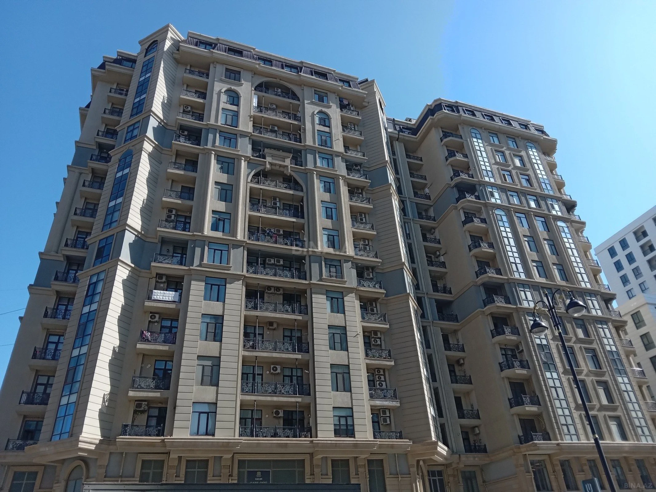 Satılır 4 otaqlı mənzil 219.1 m²