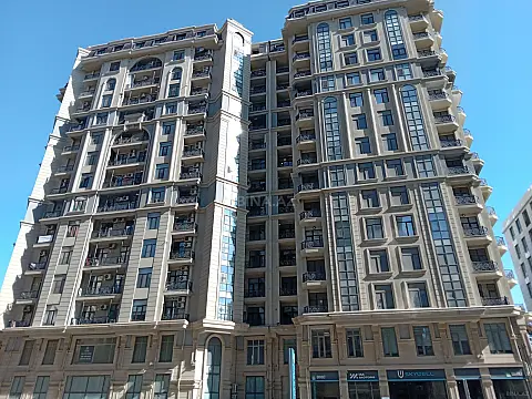 Satılır 4 otaqlı mənzil 219.1 m²