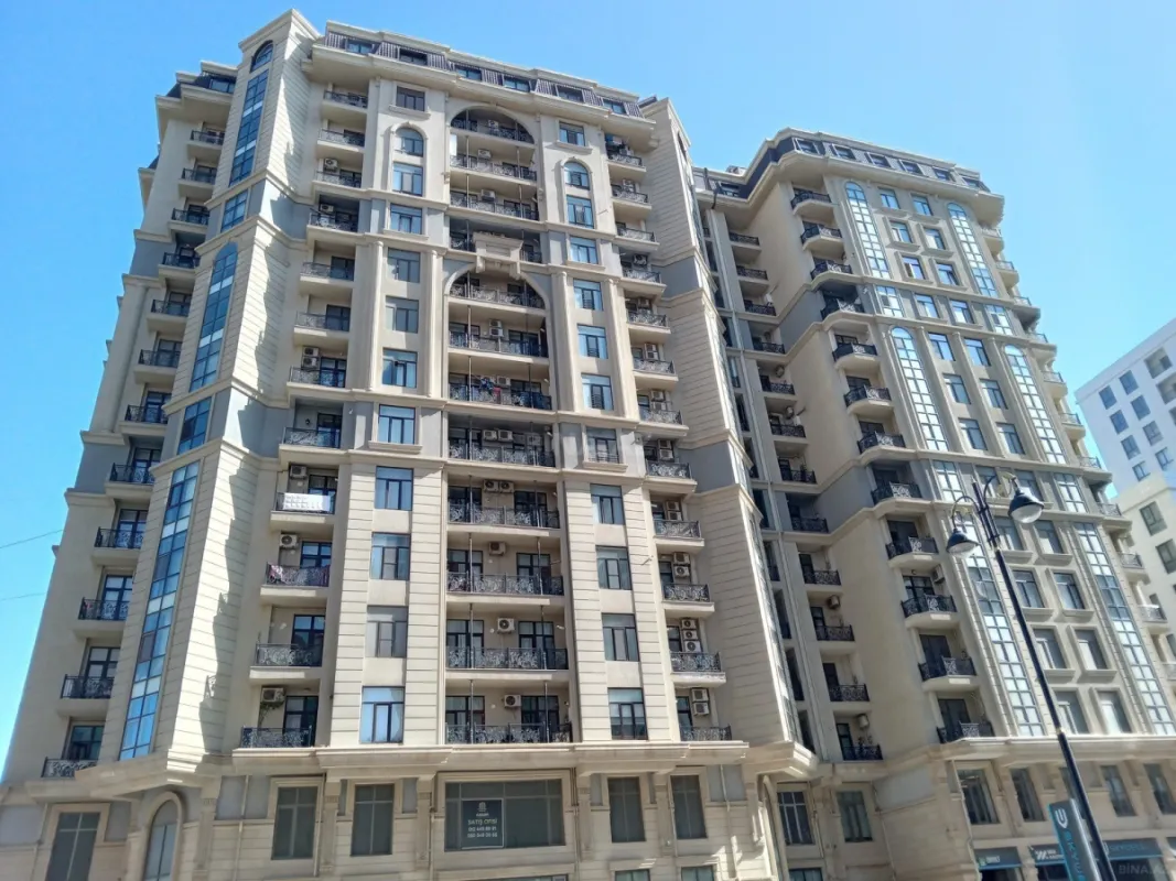 Satılır 4 otaqlı mənzil 219.1 m²