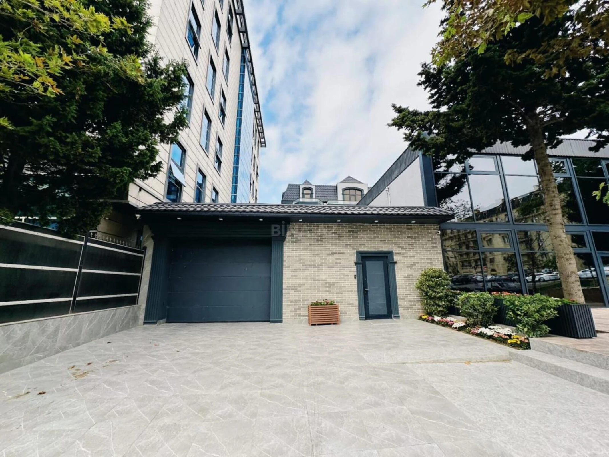 Kirayə verilir 20 otaqlı ofis 1000 m²