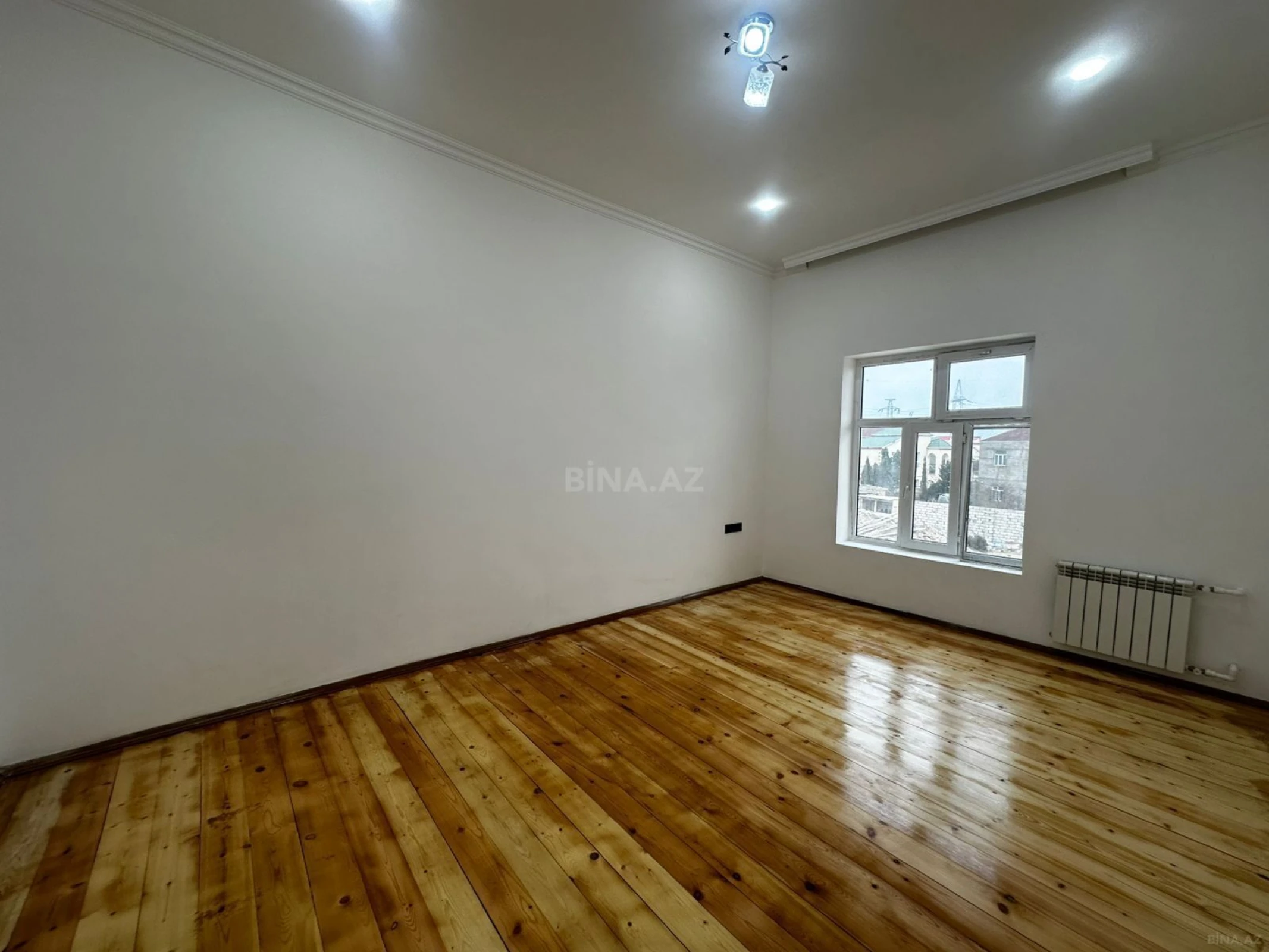 Satılır 5 otaqlı həyət evi 300 m²