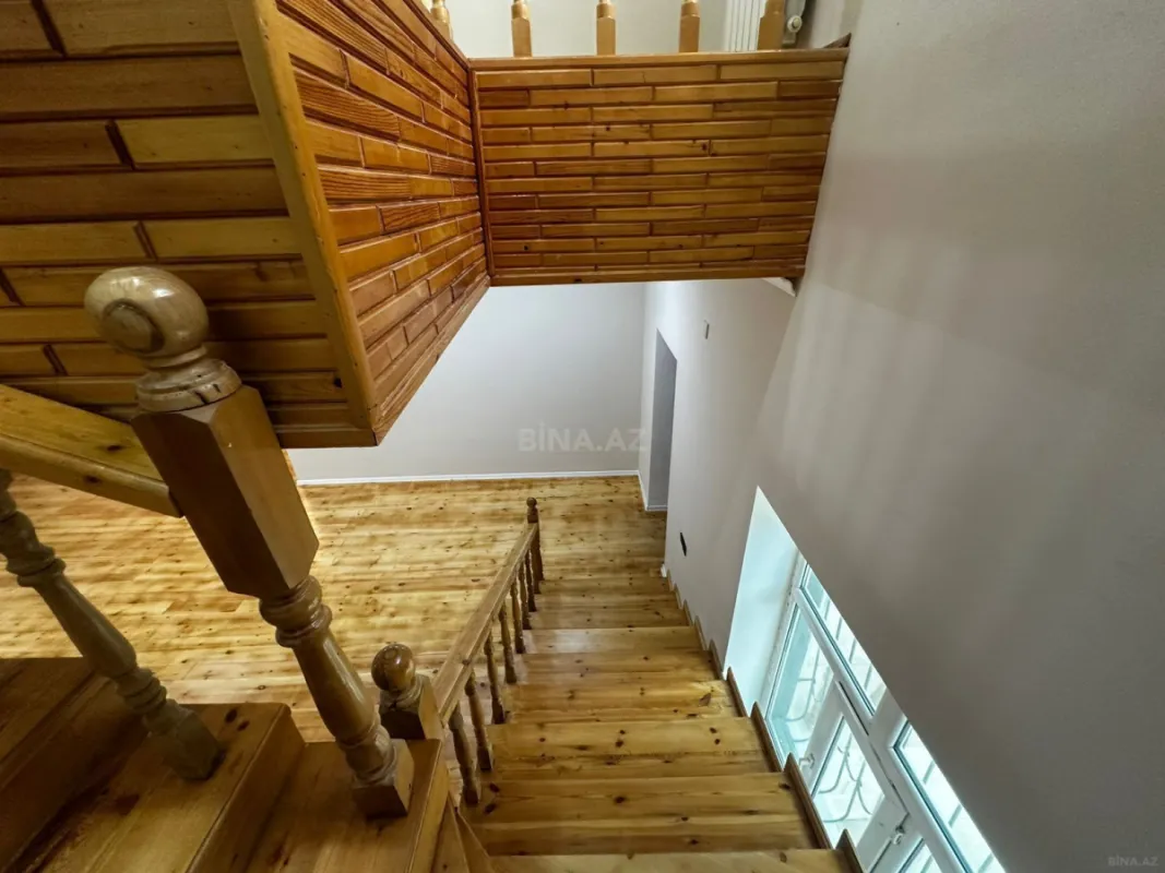 Satılır 5 otaqlı həyət evi 300 m²