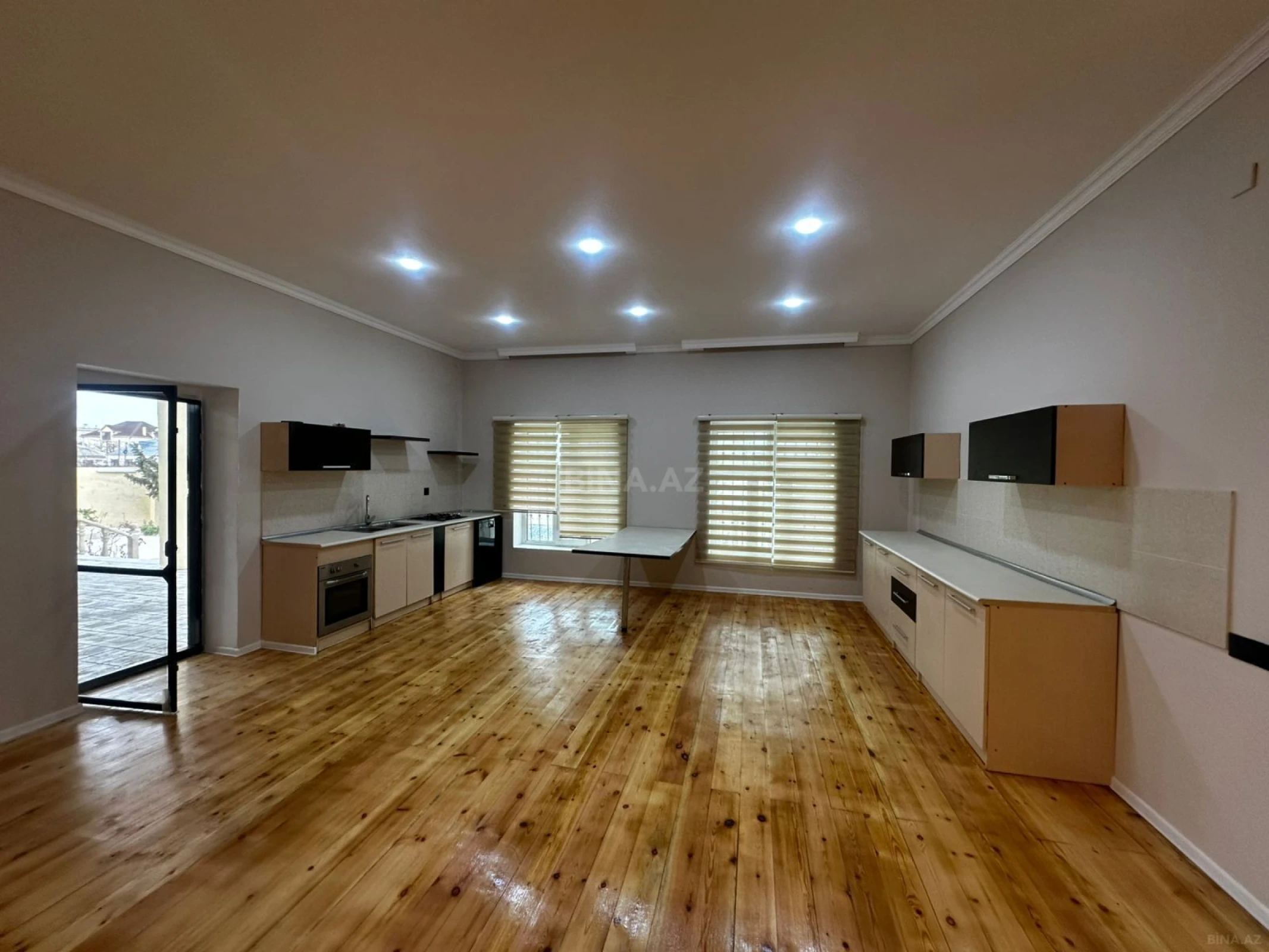 Satılır 5 otaqlı həyət evi 300 m²