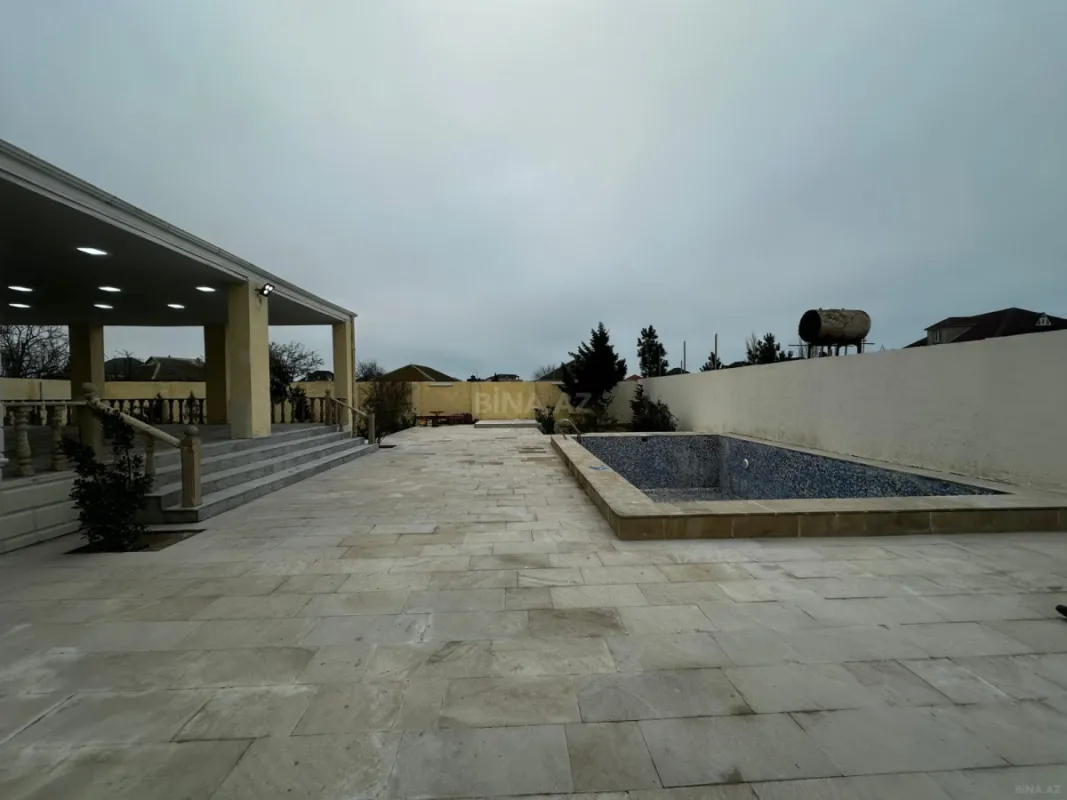 Satılır 5 otaqlı həyət evi 300 m²
