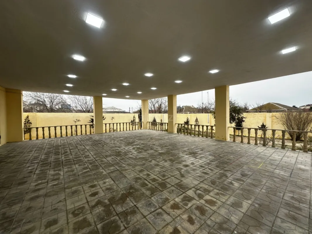 Satılır 5 otaqlı həyət evi 300 m²