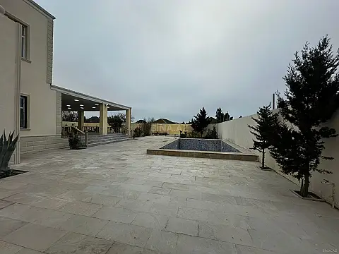Satılır 5 otaqlı həyət evi 300 m²