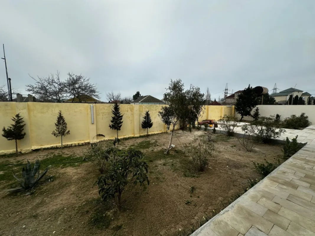 Satılır 5 otaqlı həyət evi 300 m²
