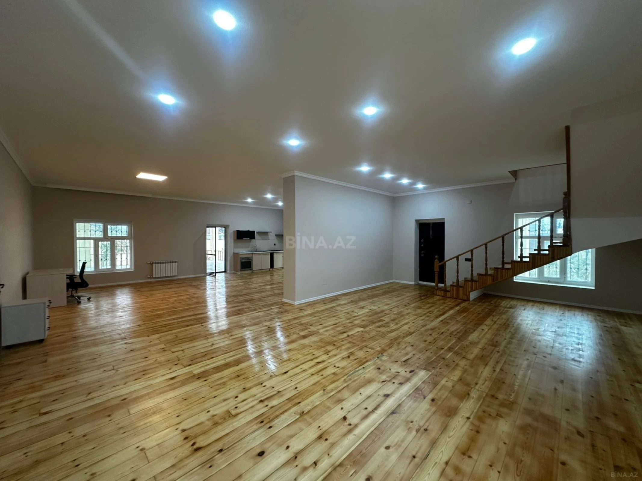 Satılır 5 otaqlı həyət evi 300 m²