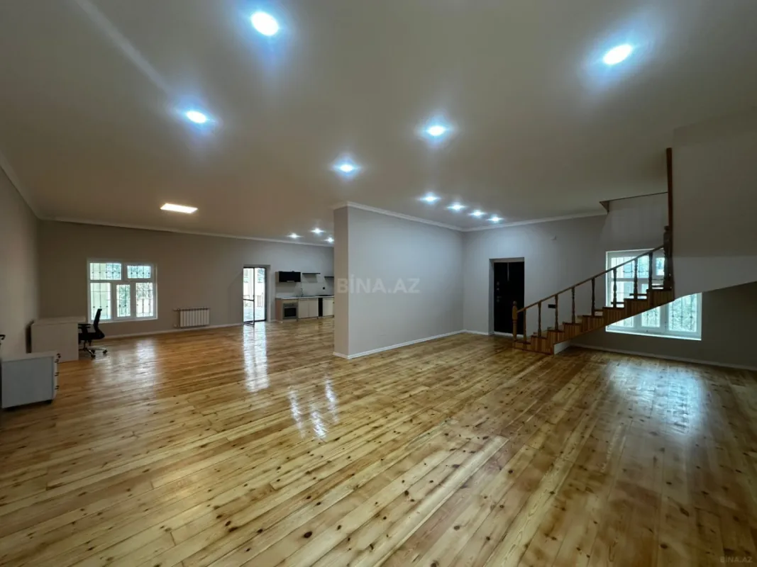 Satılır 5 otaqlı həyət evi 300 m²