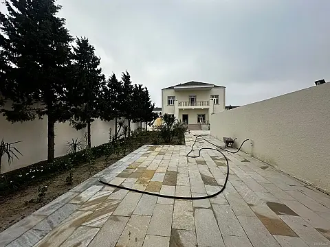 Satılır 5 otaqlı həyət evi 300 m²