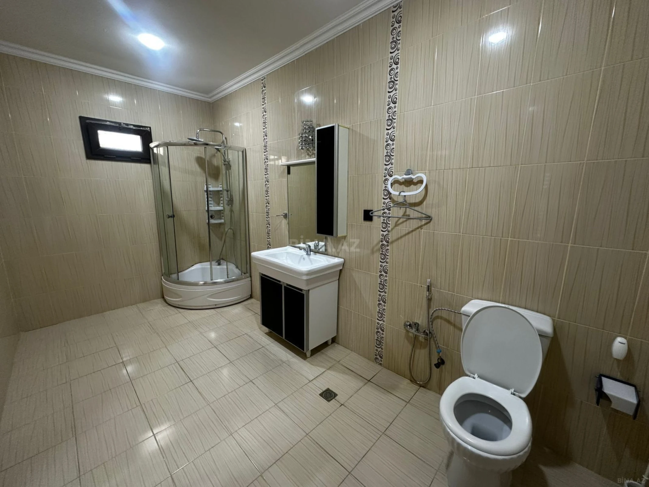Satılır 5 otaqlı həyət evi 300 m²