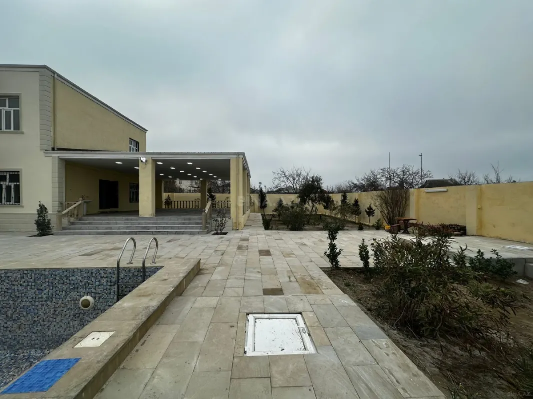 Satılır 5 otaqlı həyət evi 300 m²