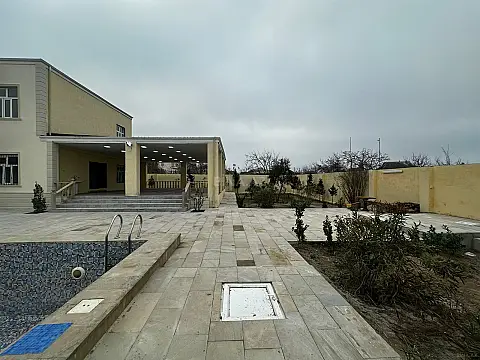 Satılır 5 otaqlı həyət evi 300 m²