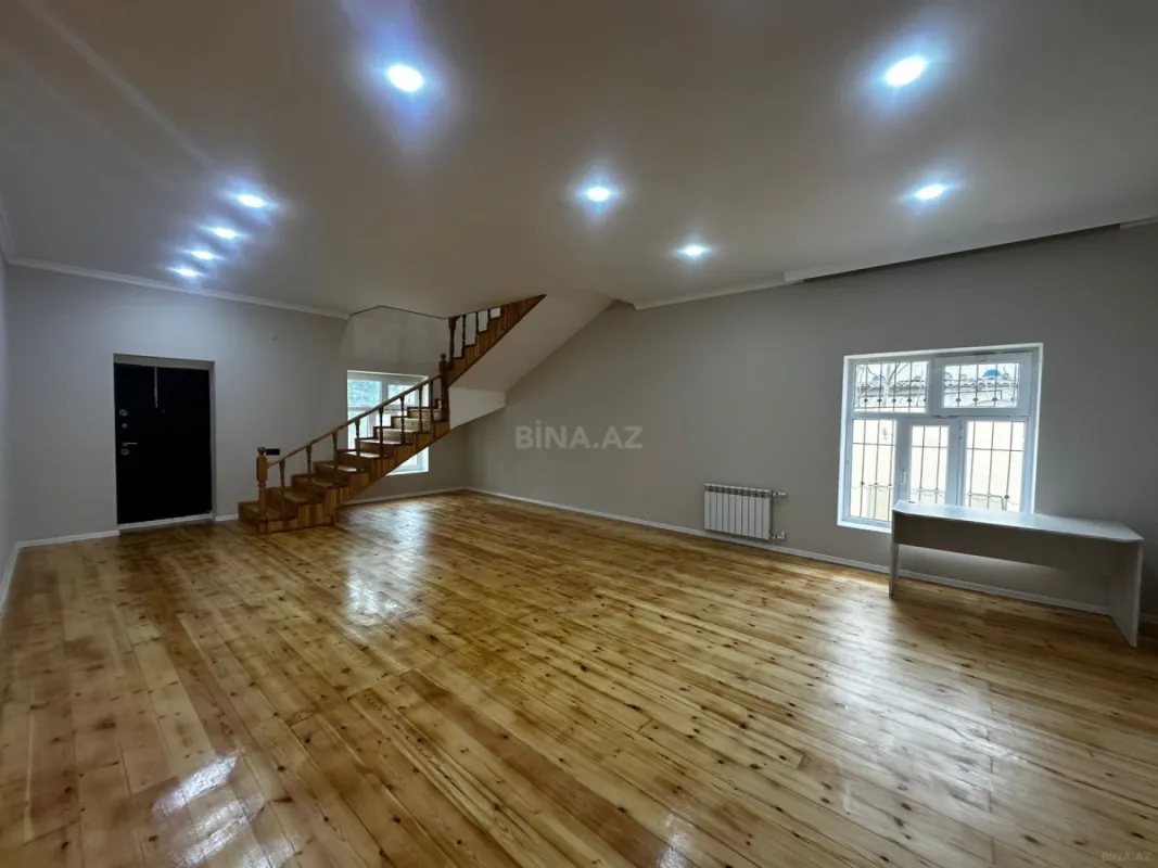 Satılır 5 otaqlı həyət evi 300 m²