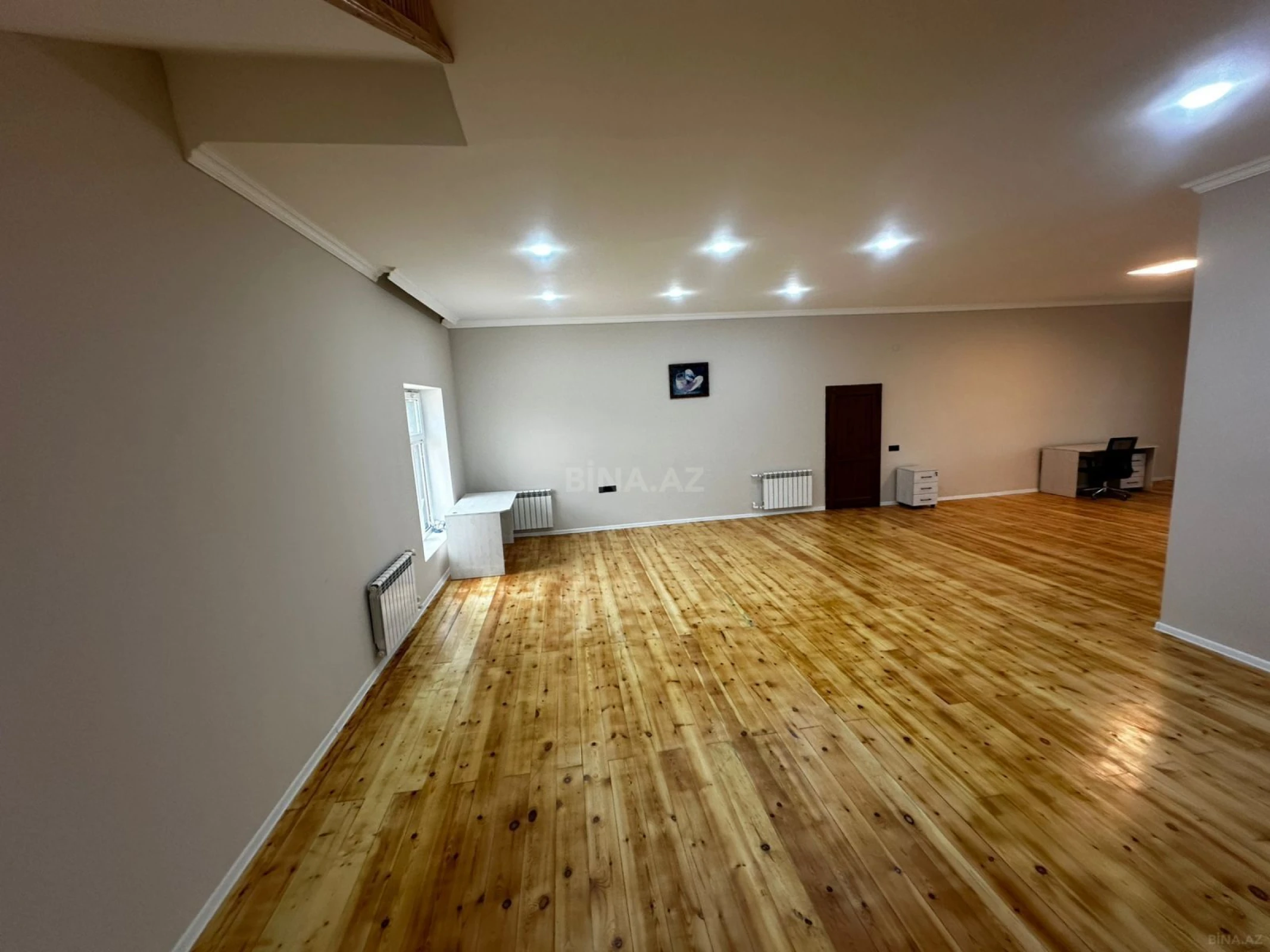 Satılır 5 otaqlı həyət evi 300 m²