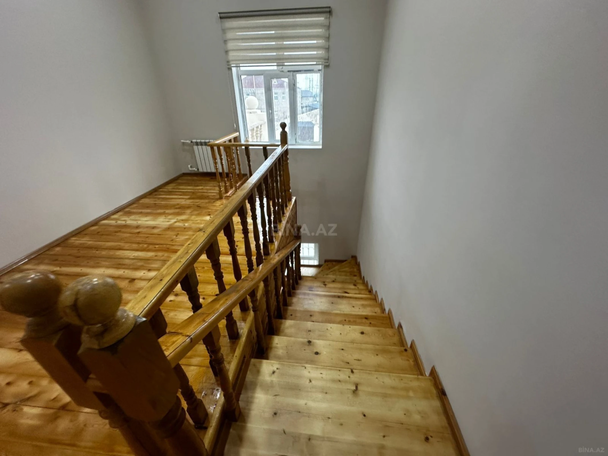 Satılır 5 otaqlı həyət evi 300 m²