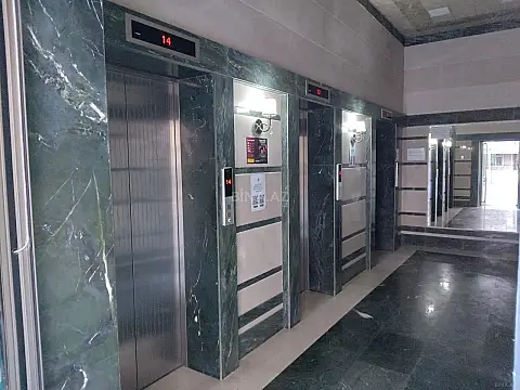 Satılır 5 otaqlı mənzil 266.3 m²