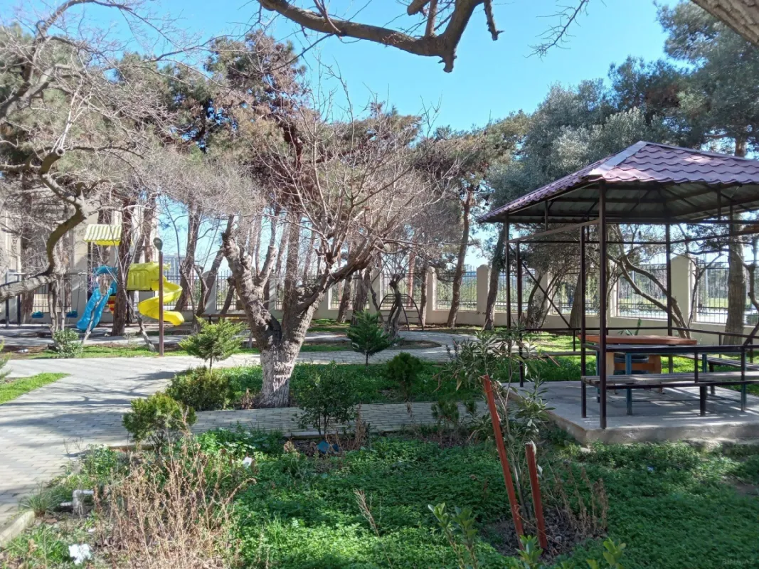 Satılır 5 otaqlı mənzil 266.3 m²