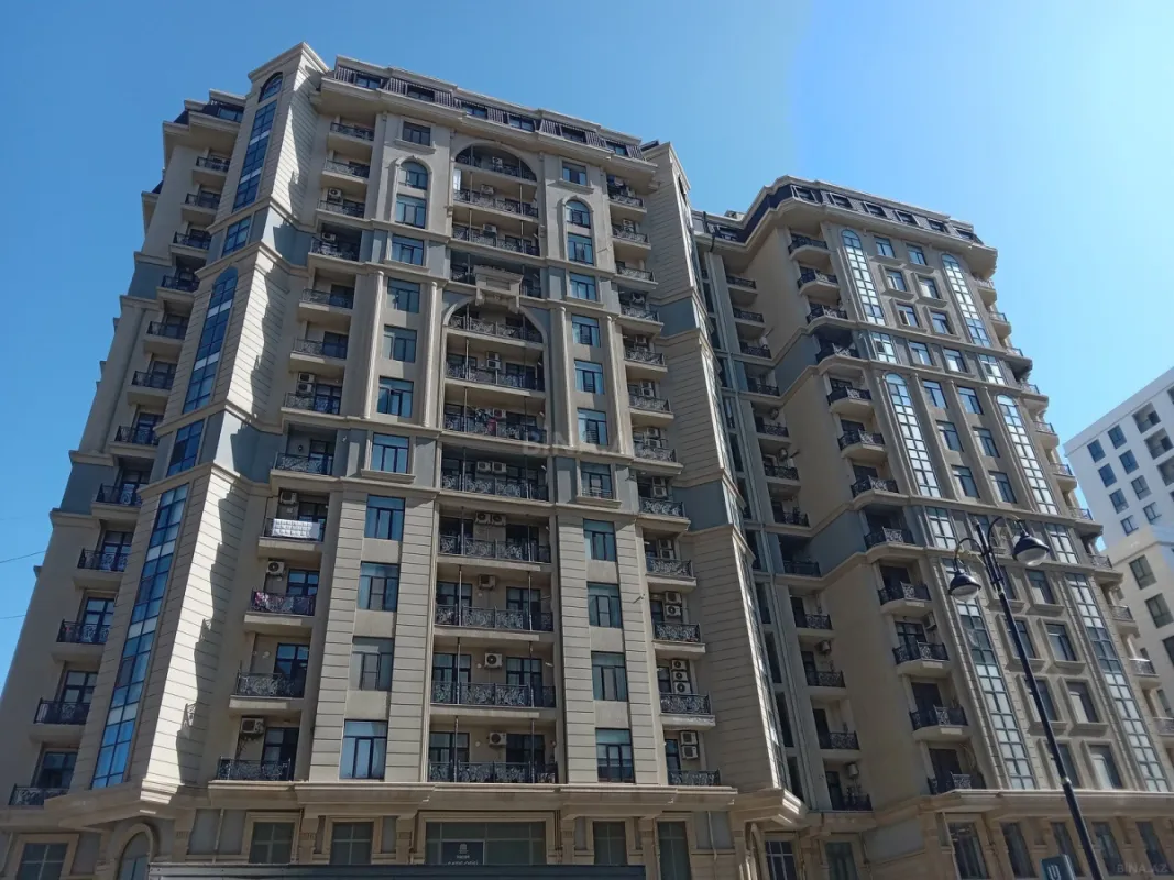 Satılır 5 otaqlı mənzil 266.3 m²