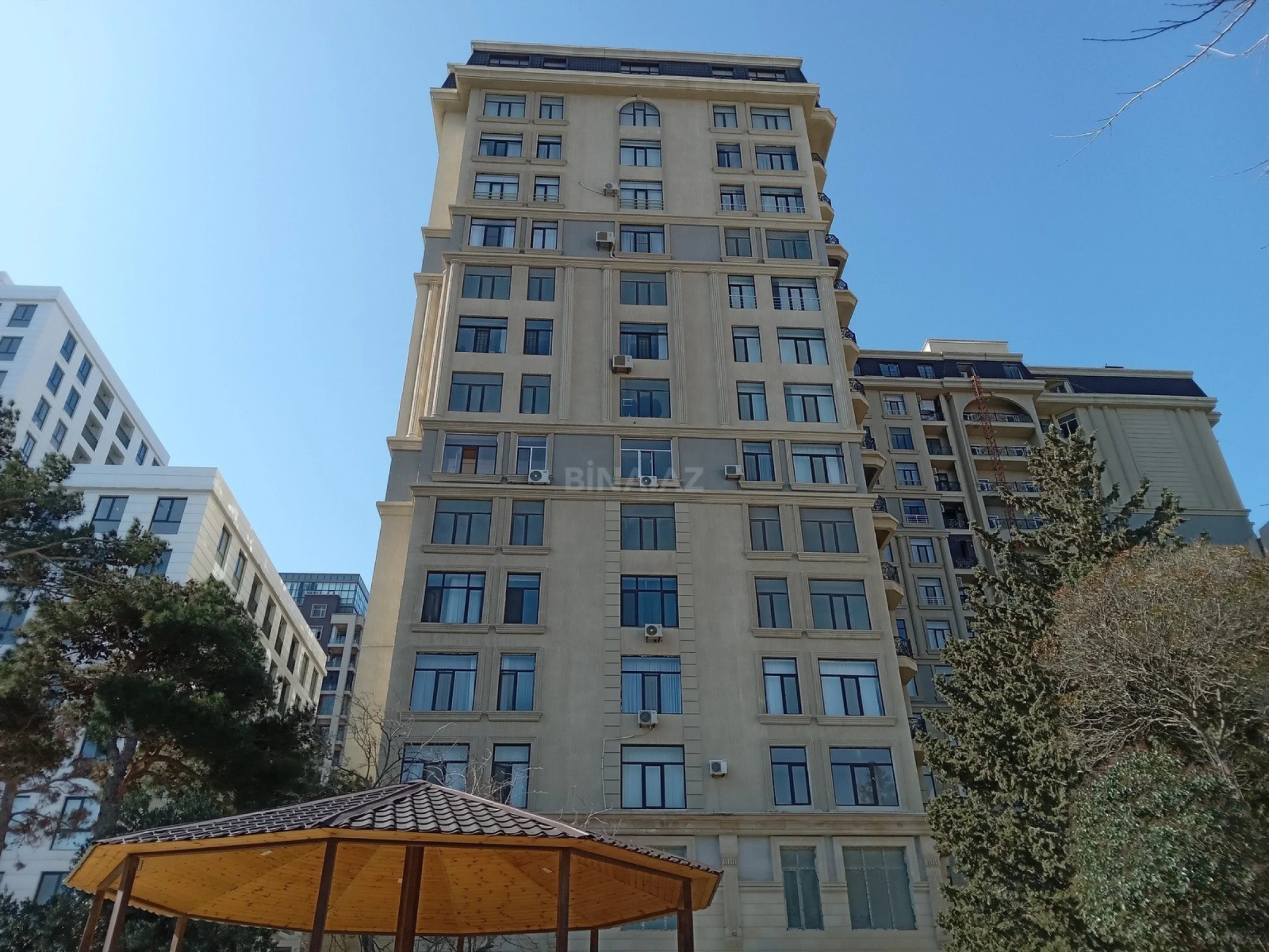 Satılır 5 otaqlı mənzil 266.3 m²