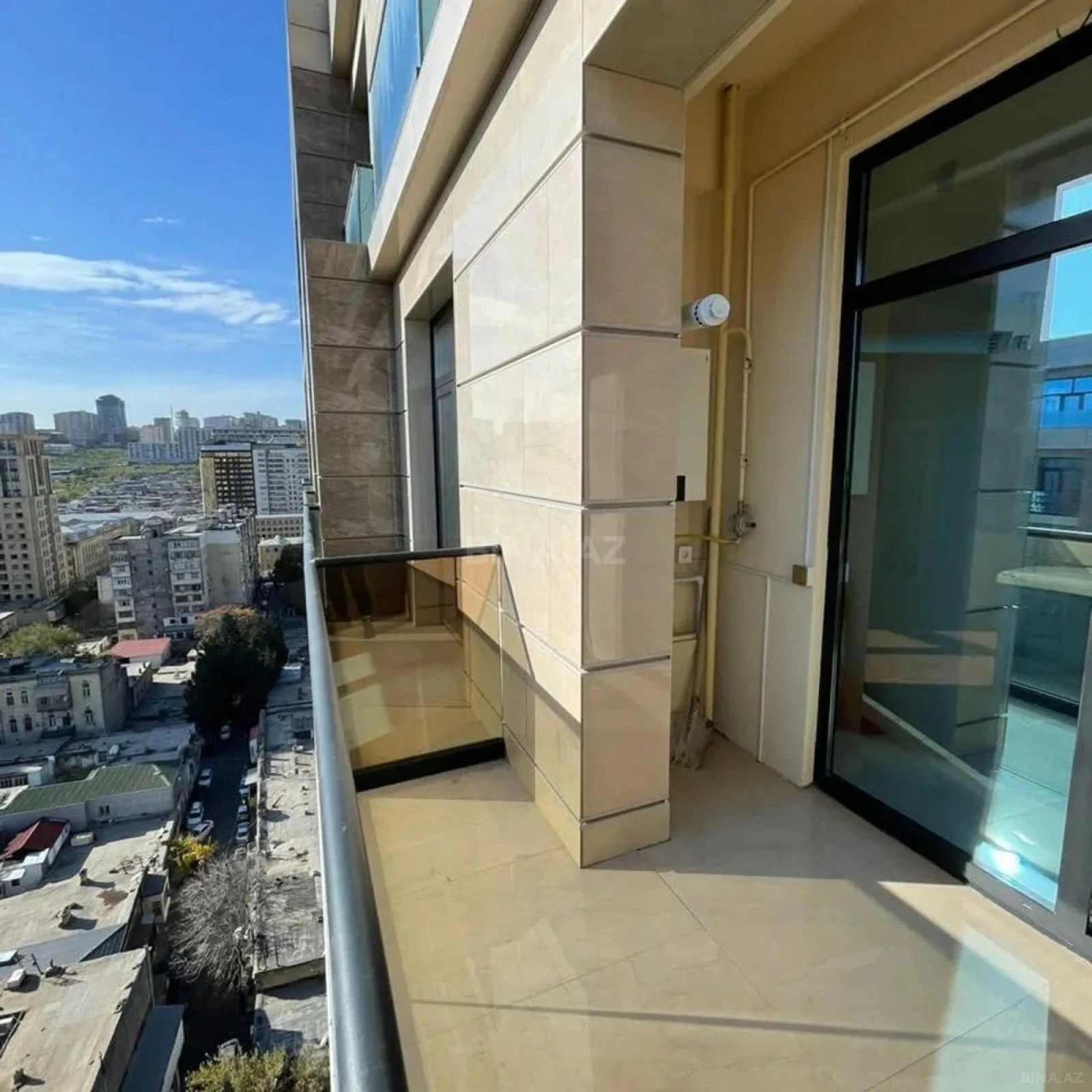 Satılır 3 otaqlı mənzil 118 m²