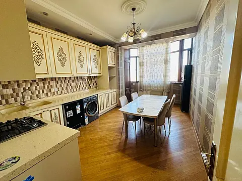 Kirayə verilir 3 otaqlı mənzil 125 m² — Bakı, Memar Əcəmi yanı 3 otaq 125.00 m²