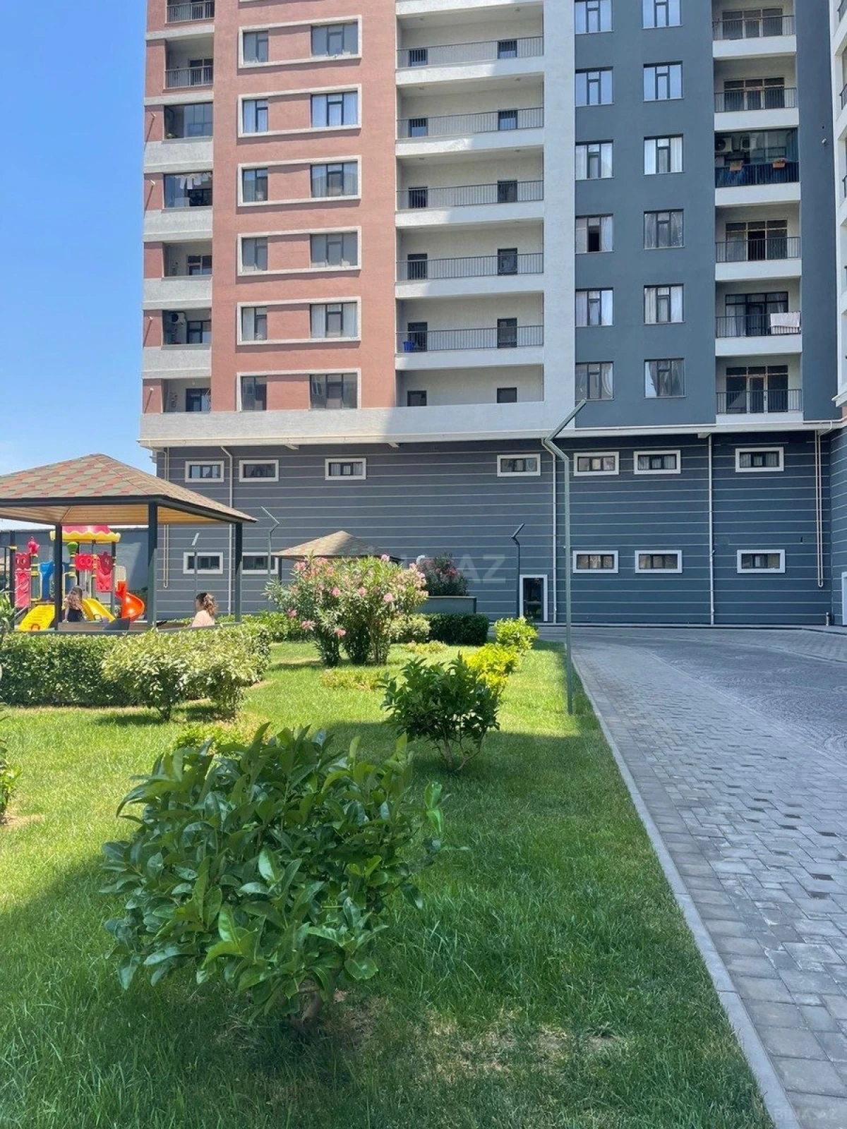 Kirayə verilir 2 otaqlı mənzil 108 m²